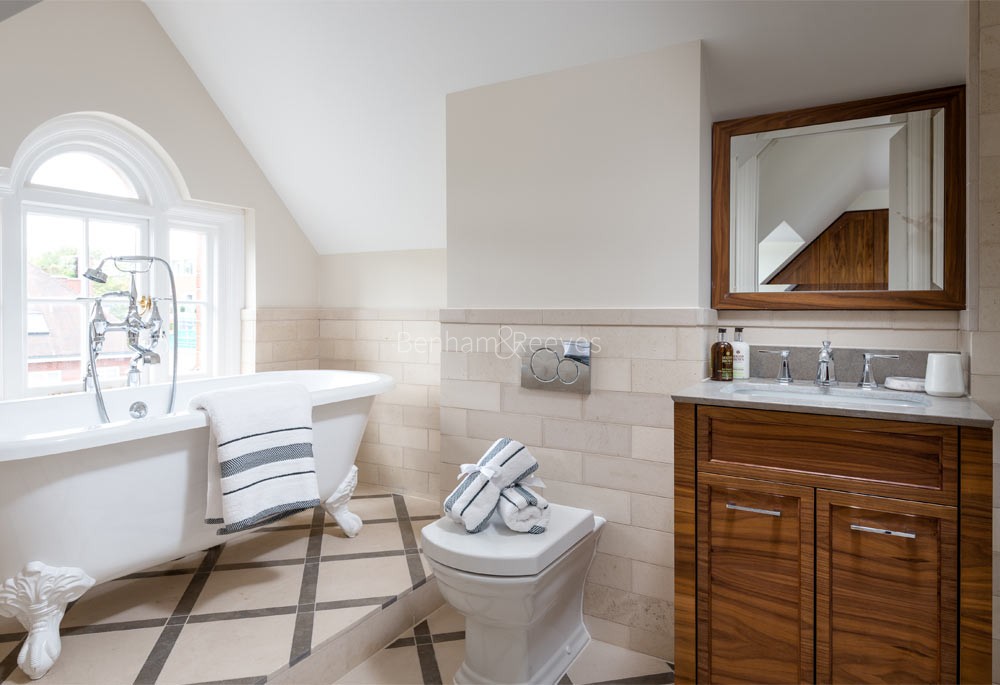 Hampstead Manor bathroom images 1