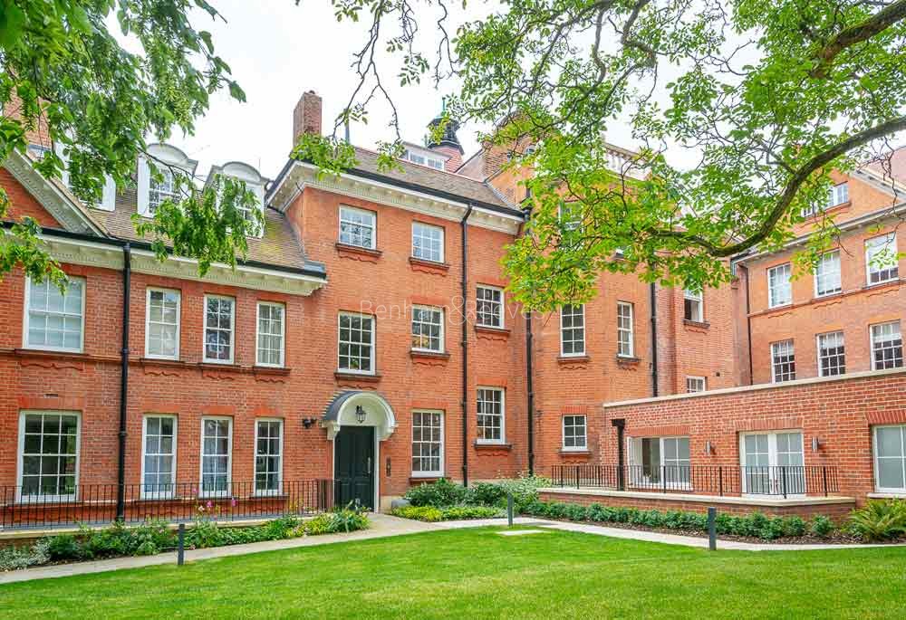 Hampstead Manor Image 2