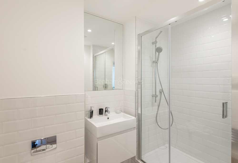 The Broadway bathroom images 1