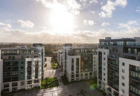 Kew Bridge West