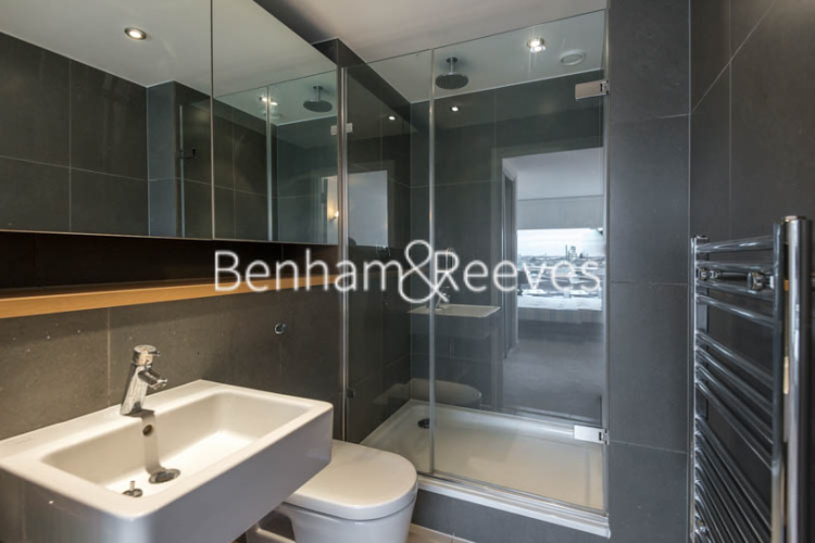 2 bedroom(s) flat to rent in Station Approach, Hayes, UB3, London