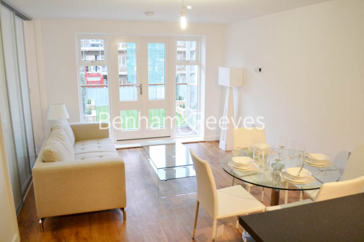 Studio flat to rent in Park Lodge Avenue, West Drayton, UB7-image 1