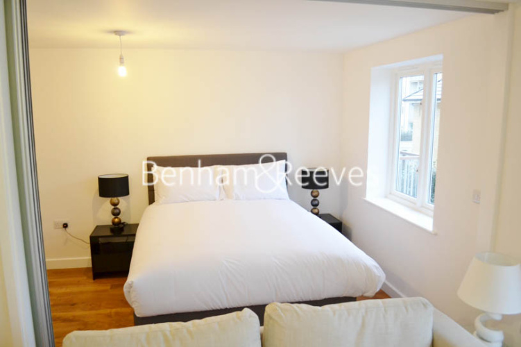 Studio flat to rent in Park Lodge Avenue, West Drayton, UB7-image 3