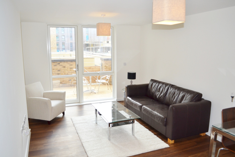 1  bedroom flat to rent in Bollo Bridge Road, Acton W3-image 1