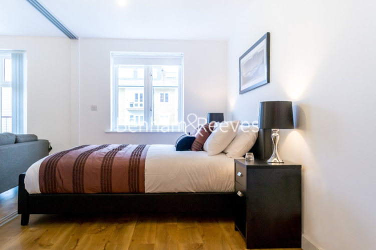 Studio flat to rent in Park Lodge Avenue, West Drayton, UB7-image 3