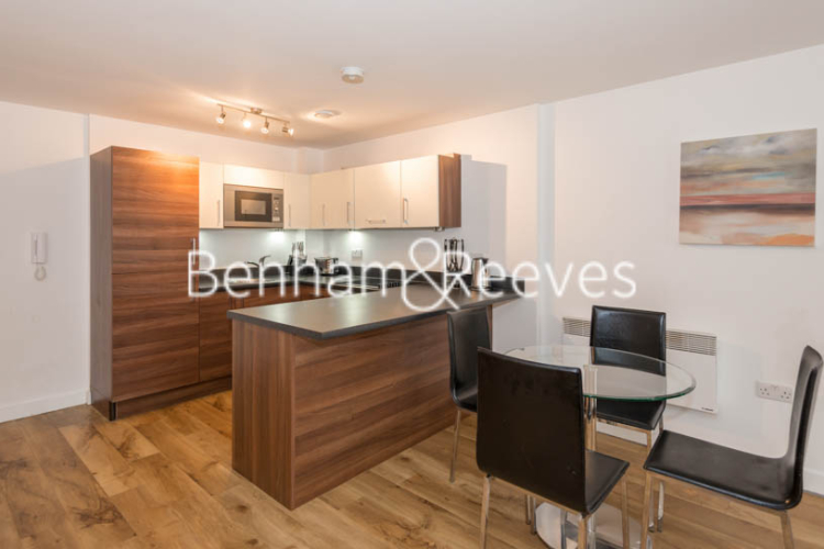 1  bedroom flat to rent in Park Lodge Avenue, West Drayton, UB7-image 2