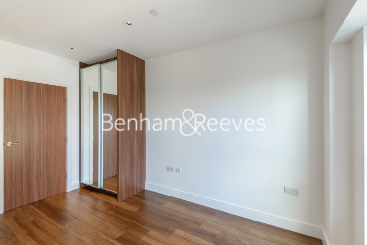 Studio flat to rent in Dickens Yard, Ealing, W5-image 2