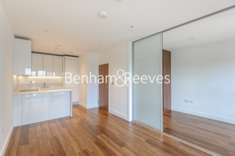 Studio flat to rent in Dickens Yard, Ealing, W5-image 5