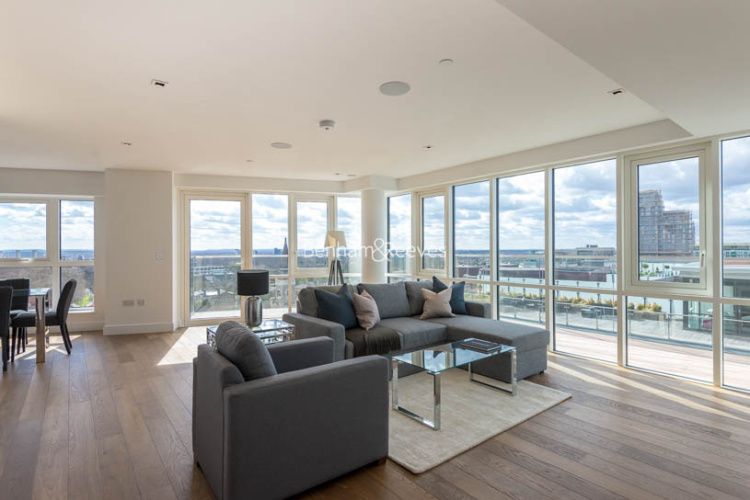 3  bedrooms flat to rent in Dickens Yard, Ealing, W5-image 2