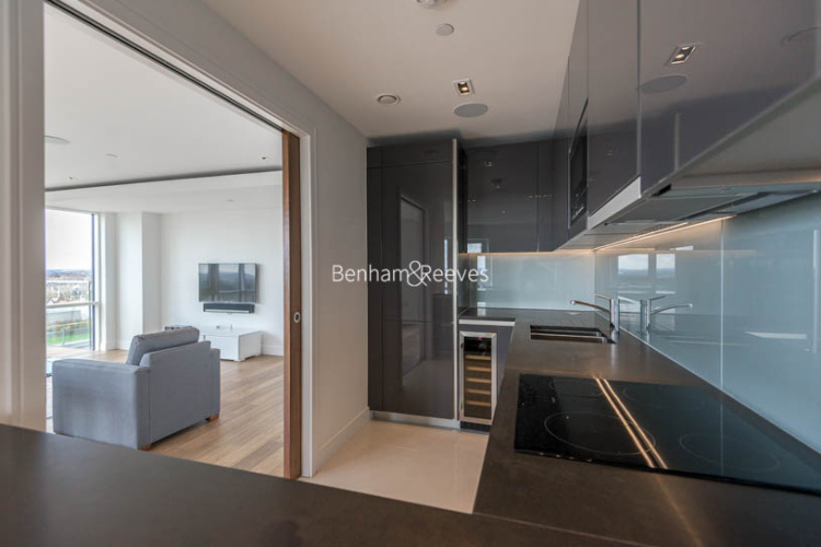 3  bedrooms flat to rent in Dickens Yard, Ealing, W5-image 5