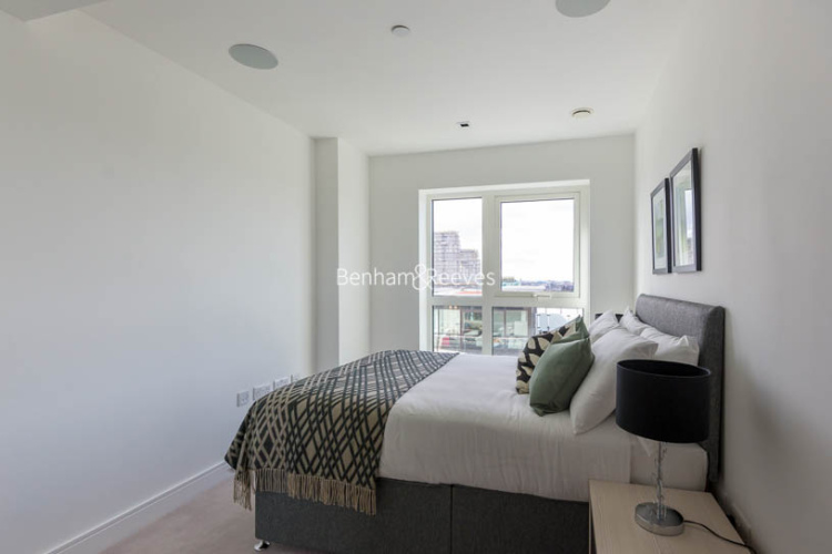 3  bedrooms flat to rent in Dickens Yard, Ealing, W5-image 8