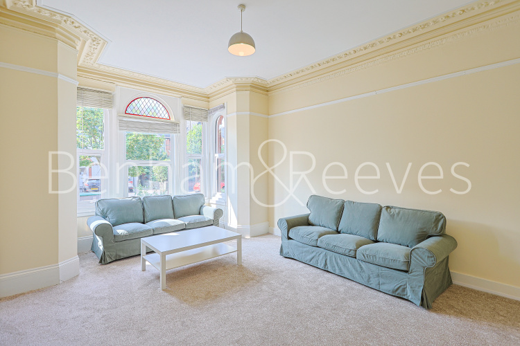 1  bedroom flat to rent in Madeley Road, Ealing, W5-image 1