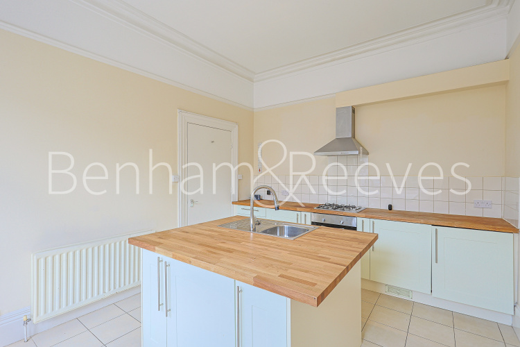 1  bedroom flat to rent in Madeley Road, Ealing, W5-image 2