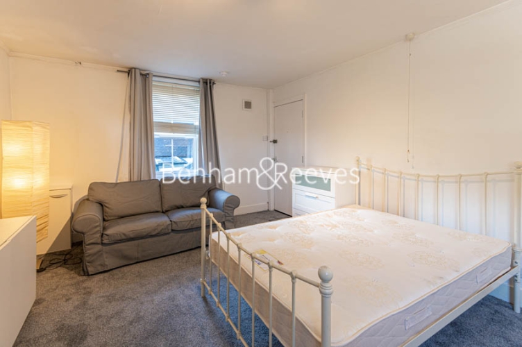 Studio flat to rent in Madeley Road, Ealing, W5-image 2