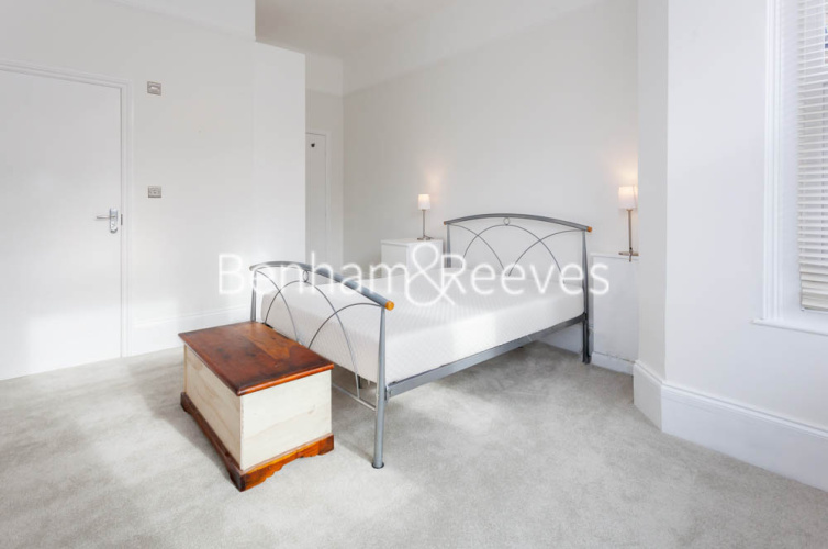 1 bedroom(s) flat to rent in Madeley Road, Ealing, W5, London