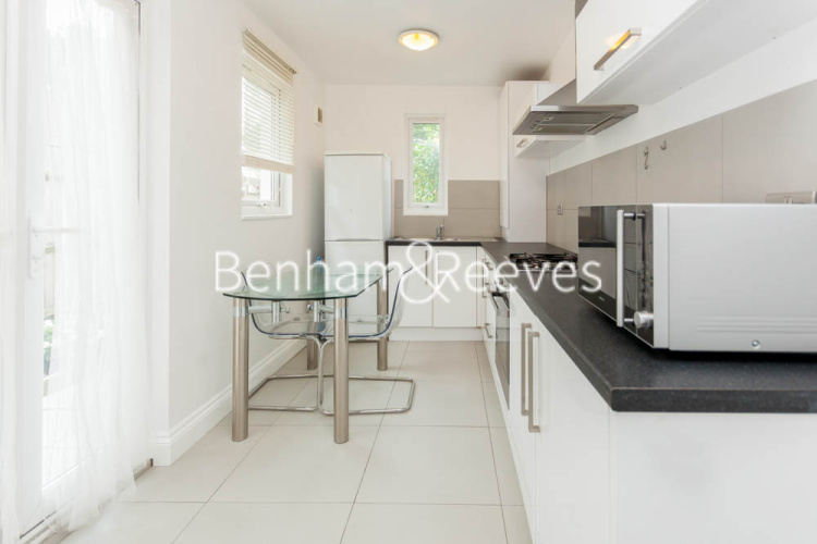 1 bedroom(s) flat to rent in Madeley Road, Ealing, W5, London