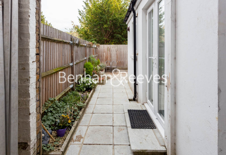 1 bedroom(s) flat to rent in Madeley Road, Ealing, W5, London