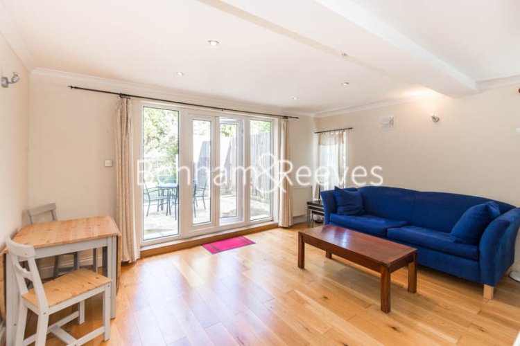 1  bedroom flat to rent in Madeley Road, Ealing, W5-image 1