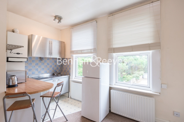 Studio flat to rent in Madeley Road, Ealing, W5-image 1