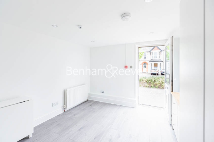 Studio flat to rent in Madeley Road, Ealing, W5-image 3