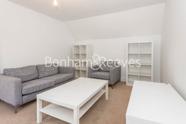 1  bedroom flat to rent in Madeley Road, Ealing, W5-image 1
