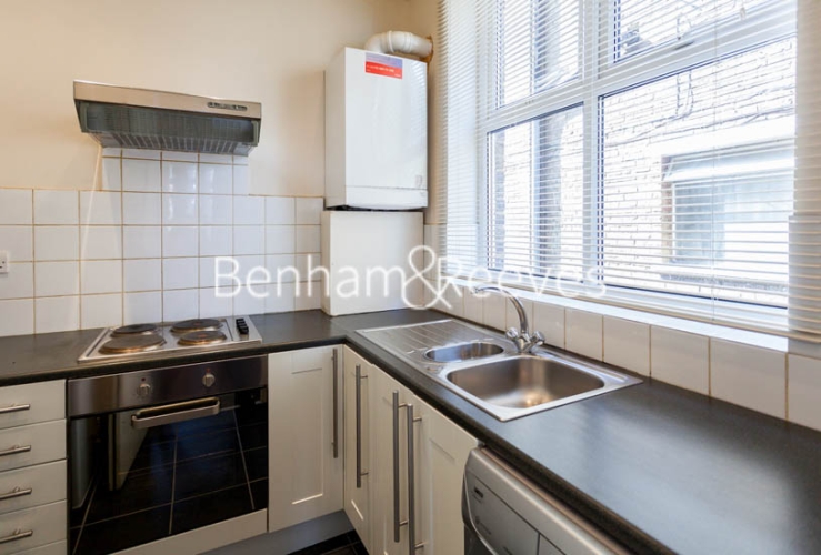 Studio flat to rent in Madeley Road, Ealing, W5-image 1