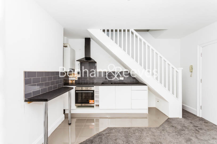 Studio flat to rent in Madeley Road, Ealing, W5-image 2