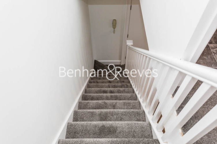 Studio flat to rent in Madeley Road, Ealing, W5-image 4