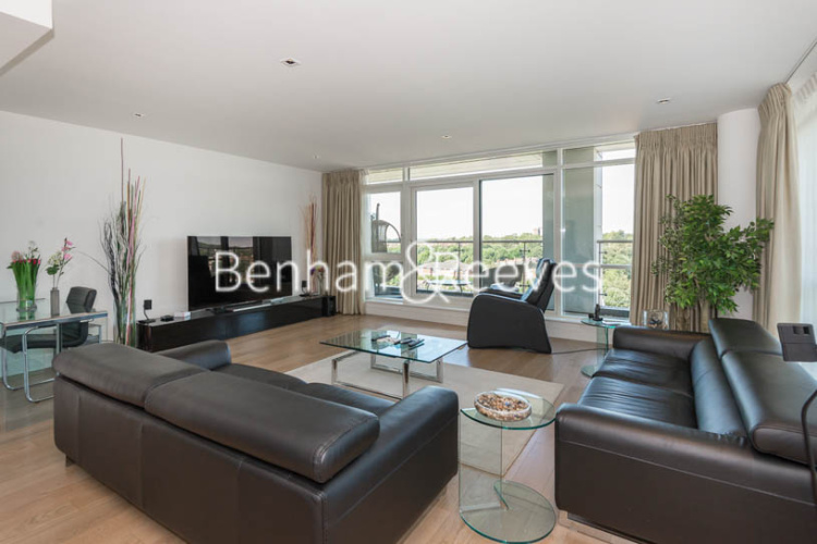3  bedrooms flat to rent in Longfield Avenue, Ealing, W5-image 1