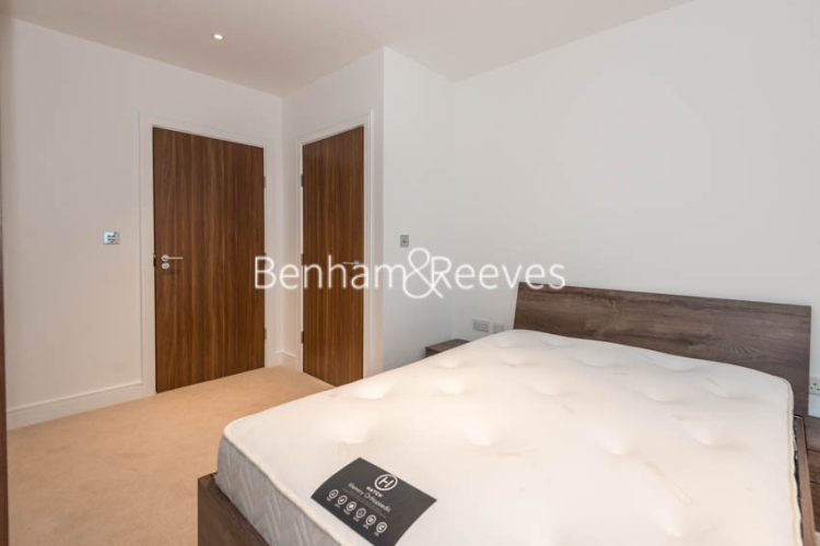 2 bedroom(s) flat to rent in Longfield Avenue, Ealing, W5, London