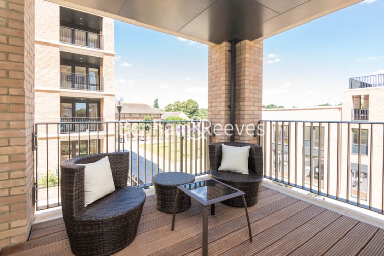2  bedrooms flat to rent in Holman Drive, Norwood Green, UB2-image 5