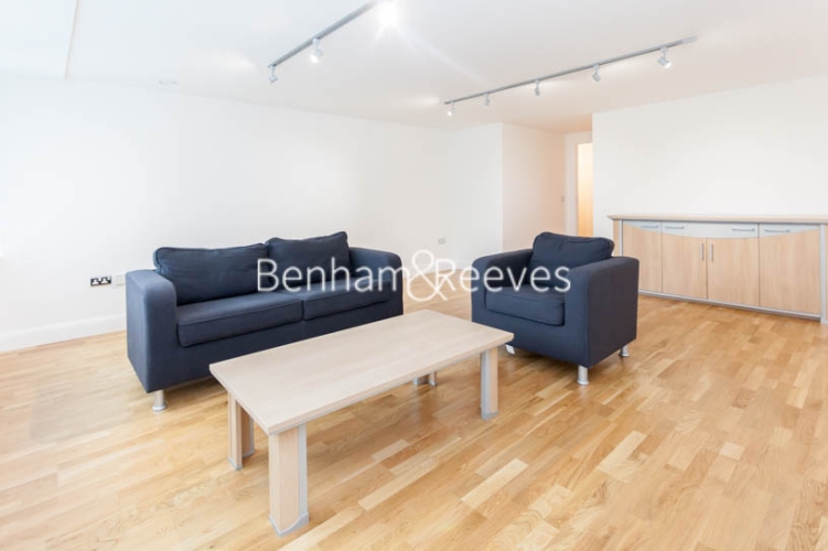 3 bedrooms flat to rent in Heathcroft, Ealing, W5-image 1