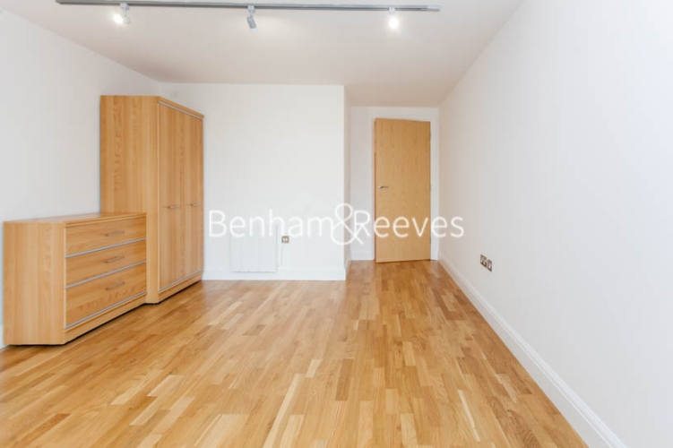 3 bedrooms flat to rent in Heathcroft, Ealing, W5-image 8