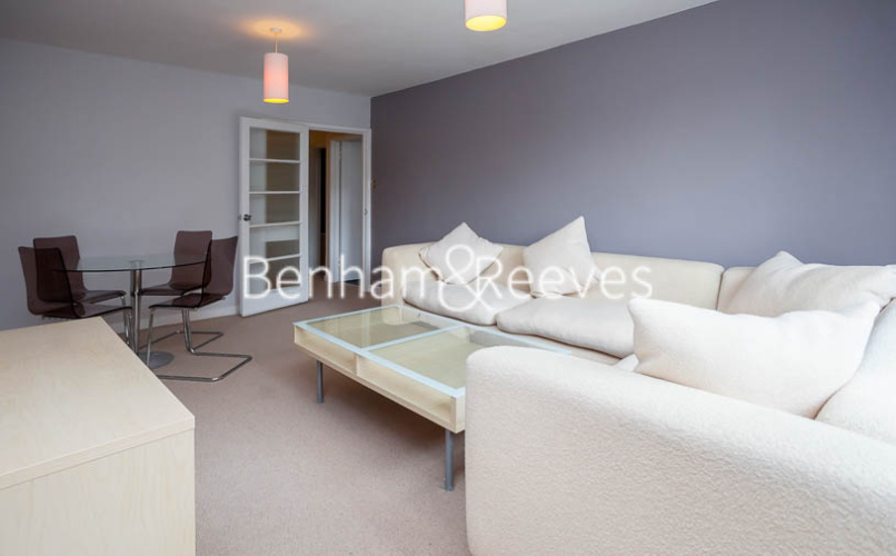 2  bedrooms flat to rent in Mount Park Road, Ealing, W5-image 1