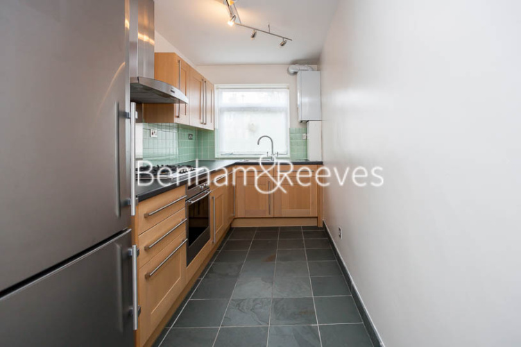 2  bedrooms flat to rent in Mount Park Road, Ealing, W5-image 2