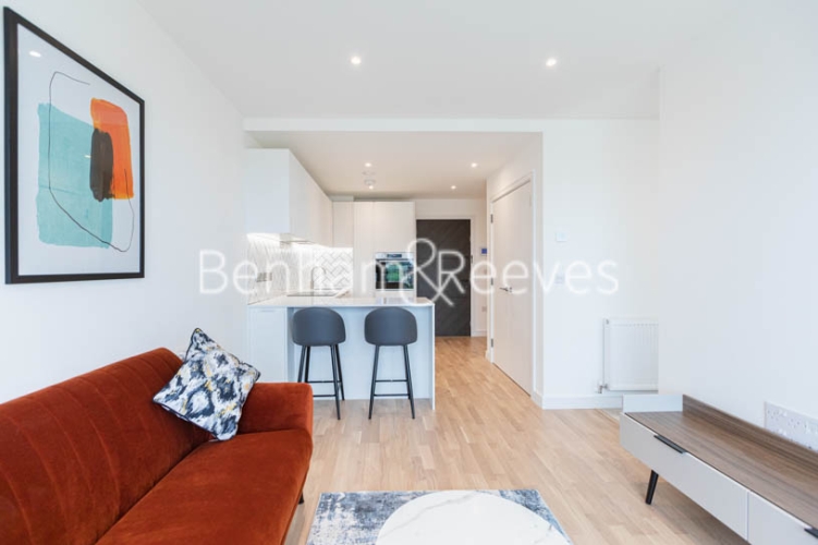 1 bedroom(s) flat to rent in Accolade Avenue, Southall, UB1, London