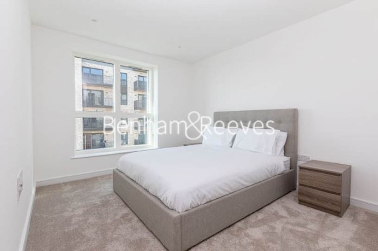 2 bedrooms flat to rent in Accolade Avenue, Southall, UB1-image 3