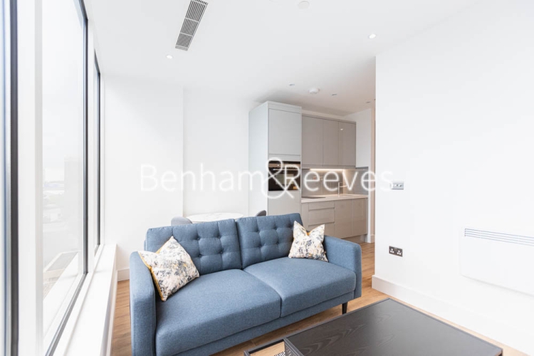 Studio flat to rent in Westgate, Ealing, W5-image 1