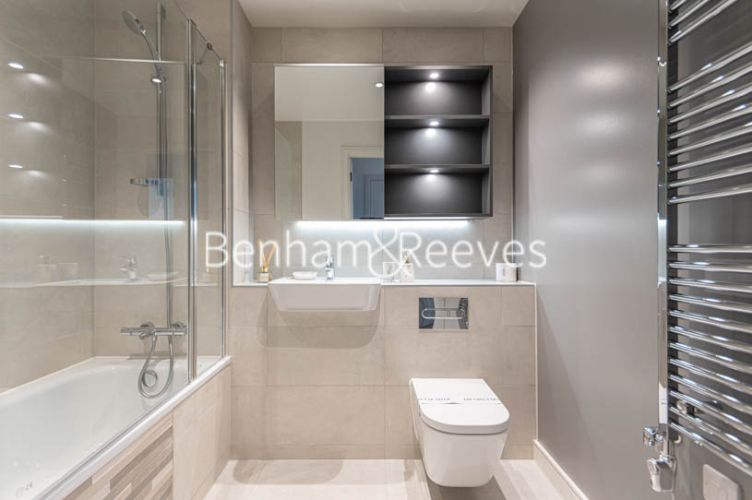 1 bedroom flat to rent in Greenleaf Walk ,Southall ,UB1-image 4