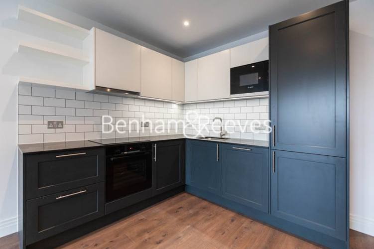 1  bedroom flat to rent in Filmworks Walk, Ealing, W5-image 2