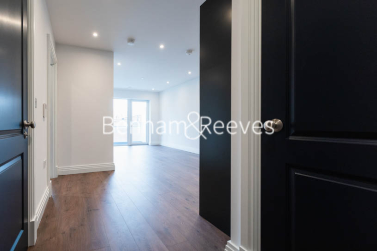 1 bedroom flat to rent in Filmworks Walk, Ealing, W5-image 6