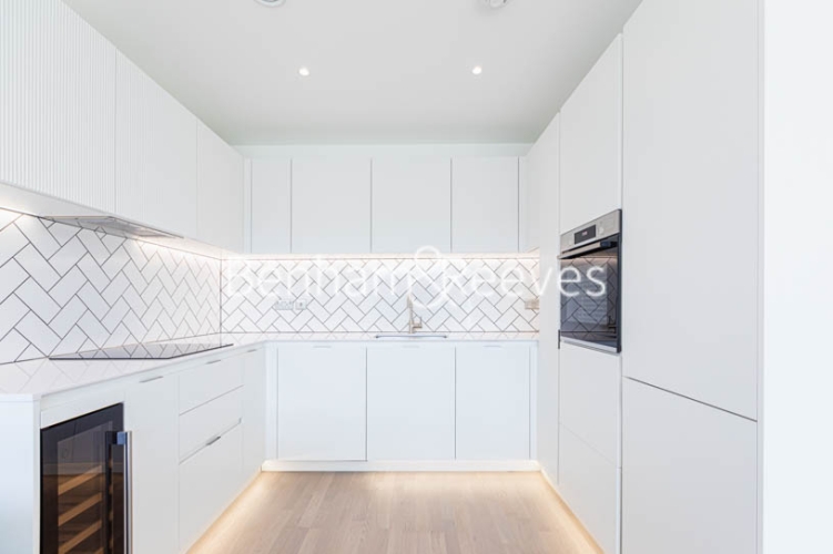 1  bedroom flat to rent in Greenleaf Walk, Southall, UB1-image 9