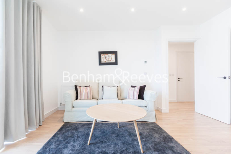 1 bedroom flat to rent in Accolade Avenue,Southall,UB1-image 1