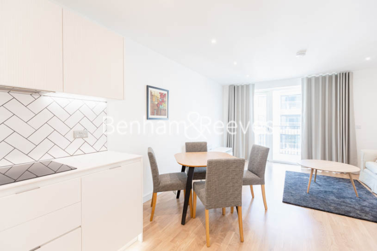 1 bedroom flat to rent in Accolade Avenue,Southall,UB1-image 2