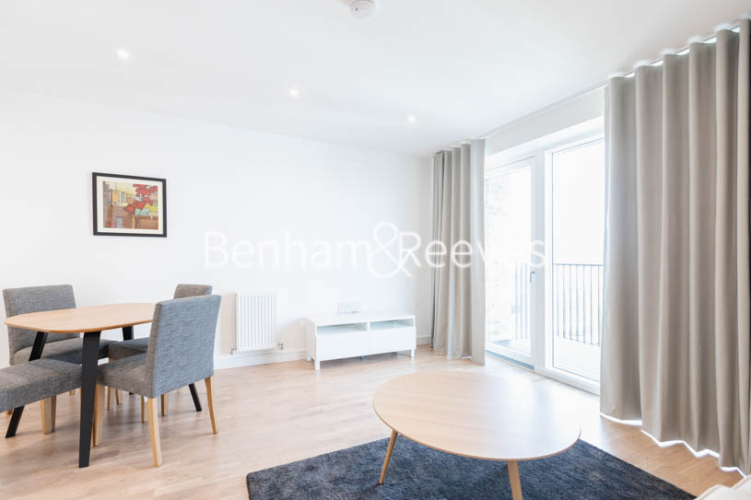 1 bedroom flat to rent in Accolade Avenue,Southall,UB1-image 3