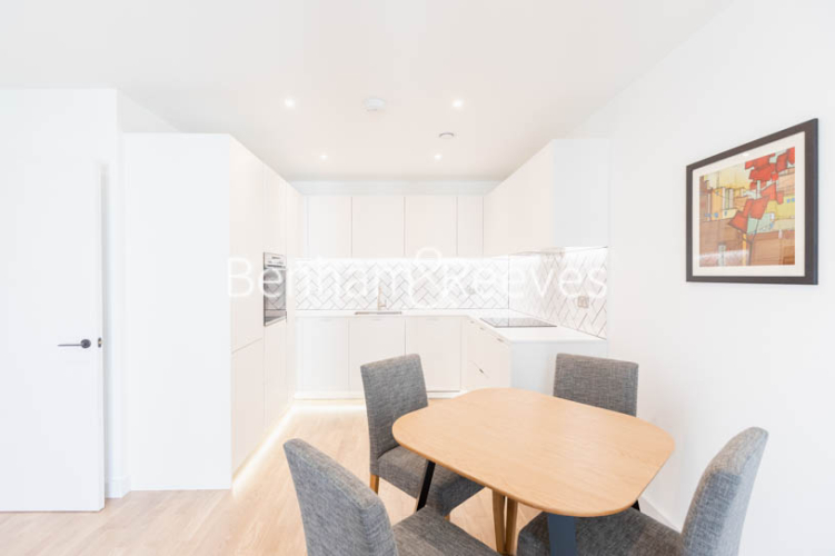 1  bedroom flat to rent in Accolade Avenue,Southall,UB1-image 13