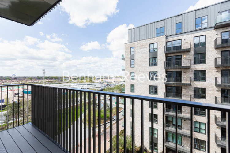 1  bedroom flat to rent in Accolade Avenue,Southall,UB1-image 17