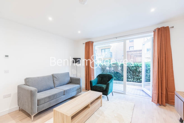 1 bedroom flat to rent in Accolade Avenue, Southall, UB1-image 1