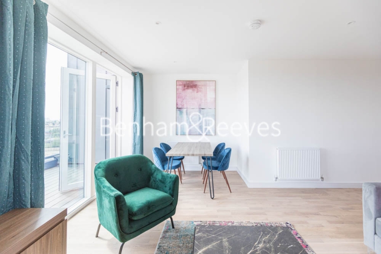 2 bedroom(s) flat to rent in Accolade Avenue, Southall, UB1, London