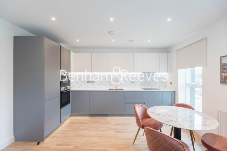 2  bedrooms flat to rent in Greenleaf Walk, Southall, UB1-image 7